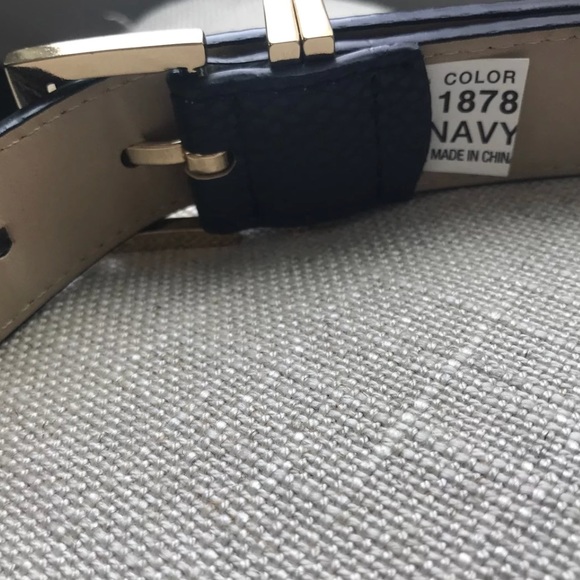 🎉HP 🎉Ann Taylor Navy Belt NWT - Picture 2 of 5
